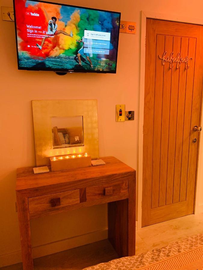Shine Chalet - Unique & Comfortable Accommodation 雷德鲁思 外观 照片