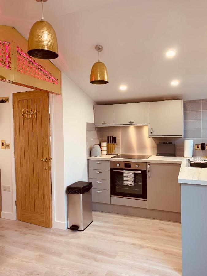 Shine Chalet - Unique & Comfortable Accommodation 雷德鲁思 外观 照片