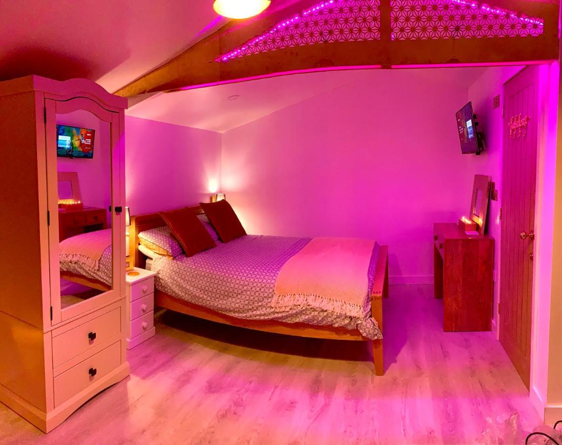 Shine Chalet - Unique & Comfortable Accommodation 雷德鲁思 外观 照片