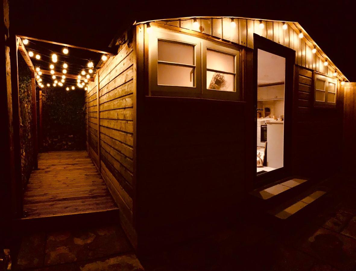 Shine Chalet - Unique & Comfortable Accommodation 雷德鲁思 外观 照片