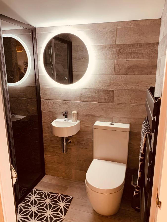 Shine Chalet - Unique & Comfortable Accommodation 雷德鲁思 外观 照片